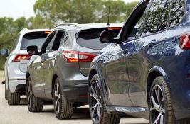 Nakon što su osobe u fantomkama razlupale autobuse: Čačani se organizovali - automobilima u Novi Sad Nakon što su osobe u fantomkama razlupale autobuse: Čačani se organizovali - automobilima u Novi Sad