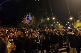 UŽIVO VIDEO: Desetine hiljada građana u Novom Sadu, građani se okupljaju na keju