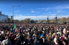 UŽIVO VIDEO: Desetine hiljada građana kod Železničke stanice u Novom Sadu, a kolone još pristižu UŽIVO VIDEO: Desetine hiljada građana kod Železničke stanice u Novom Sadu, a kolone još pristižu