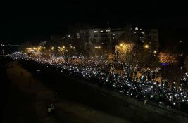 VIDEO: Kraj komemorativnog skupa u Novom Sadu, građani u tišini odali počast stradalima