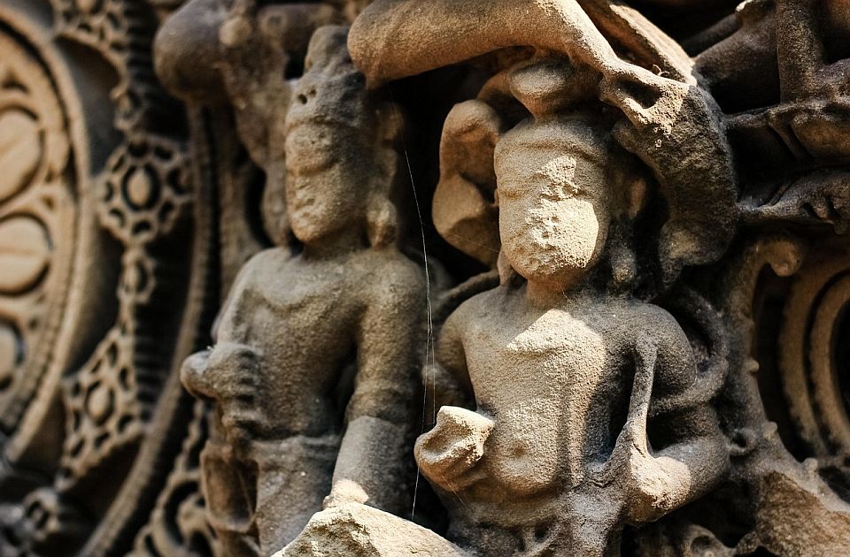 Najmanje devet osoba poginulo u stampedu vernika u Indiji Najmanje devet osoba poginulo u stampedu vernika u Indiji