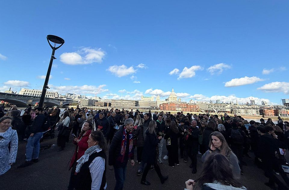 FOTO Komemorativni skupovi širom sveta: Pročitana pisma Dijane Hrke i studenata