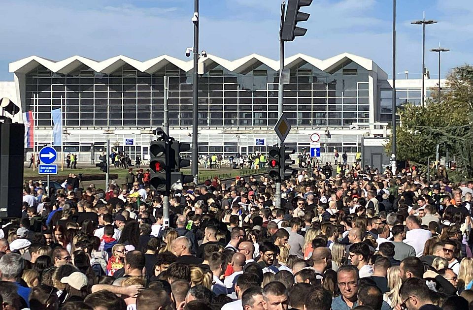 FOTO: Kako je izgledao komemorativni skup u Novom Sadu u fotografijama? FOTO: Kako je izgledao komemorativni skup u Novom Sadu u fotografijama?