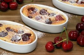 VIDEO: Clafoutis - francuski kolač sa višnjama nalik debeloj palačinki