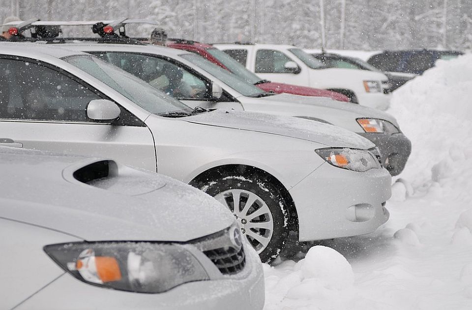 VIDEO: Sneg pravi haos u Nemačkoj, ljudi zaglavljeni u vozilima na putevima