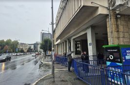 Postavljene odgrade ispred Skupštine grada pred početak sednice