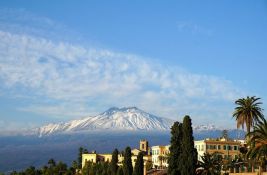 Erupcija vulkana Etna na Siciliji, avionski saobraćaj u prekidu