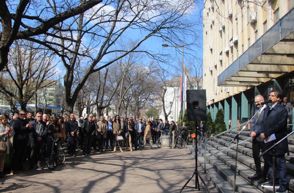 FOTO Advokati protestovali u Novom Sadu: Napadače izvesti pred lice pravde