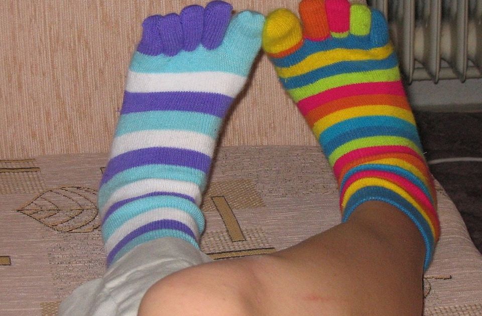 Šetnjom u šarenim čarapama obeležen Dan osoba sa Daunovim sindromom