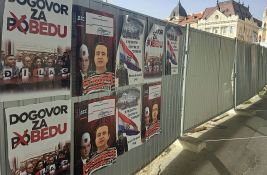  FOTO: Uvredljivi plakati protiv opozicije i u Novom Sadu - na meti Jovanović i Grbović