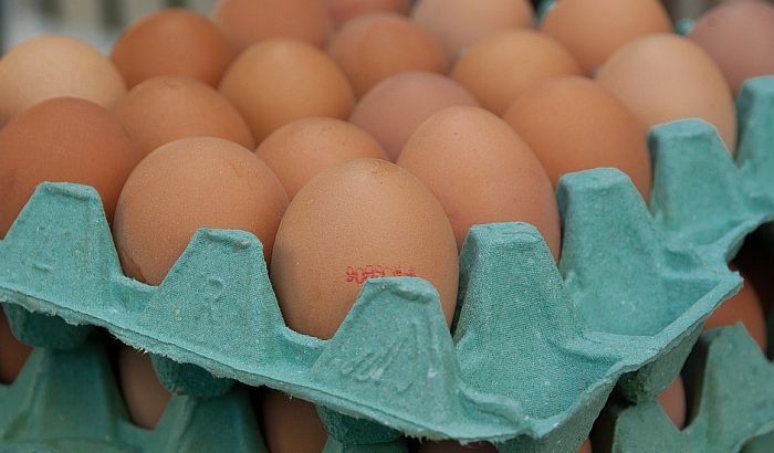"Merkator S" mora da obustavi reklamu o jajima bez GMO