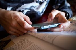 Zabrana mobilnog tokom časova: Prosvetari podeljeni oko toga da li bi to bilo efikasno 