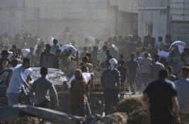 Masa izgladnelih Palestinaca opljačkala skladište hrane UN-a u Gazi, više mrtvih