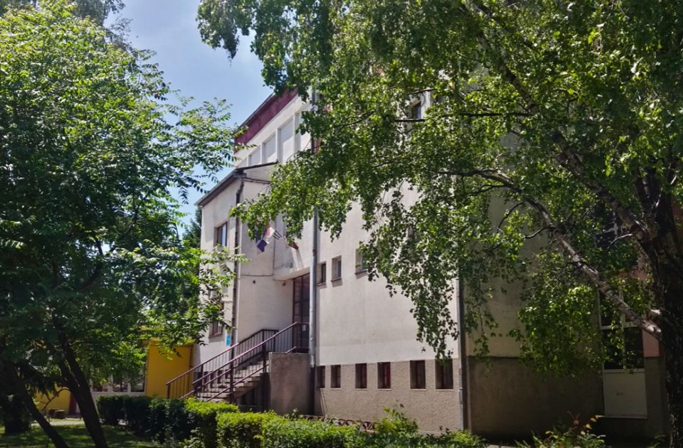Skup podrške nastavnicama koje su otpuštene zbog obustave nastave danas u Srbobranu