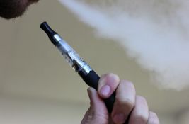 Britanija otkriva plan za borbu protiv prodaje elektronskih cigareta deci