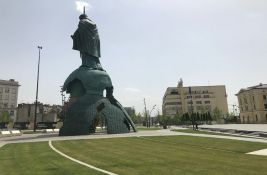 Vesić: Svojim telima ćemo braniti spomenik Stefanu Nemanji