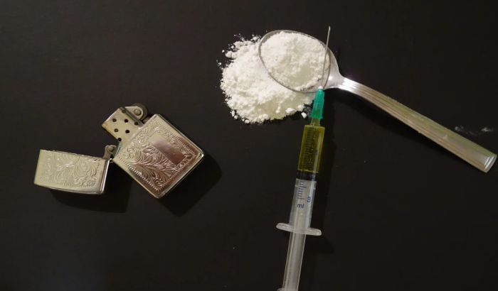 Službenik iz policijskog sefa ukrao heroin i pobegao iz zemlje, deo droge zaplenjen u Novom Sadu