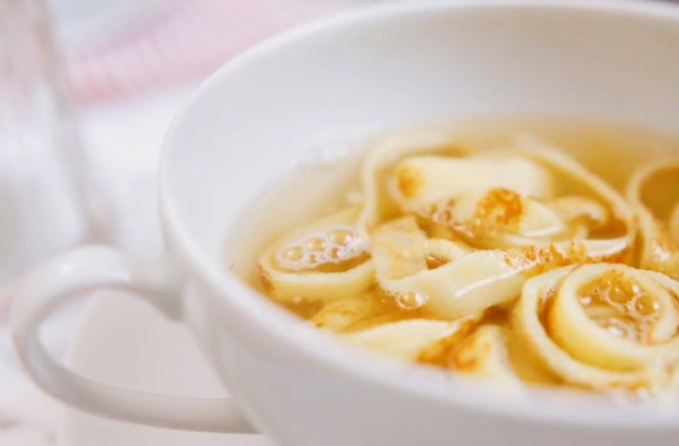 VIDEO: Frittatensuppe - supa od palačinki