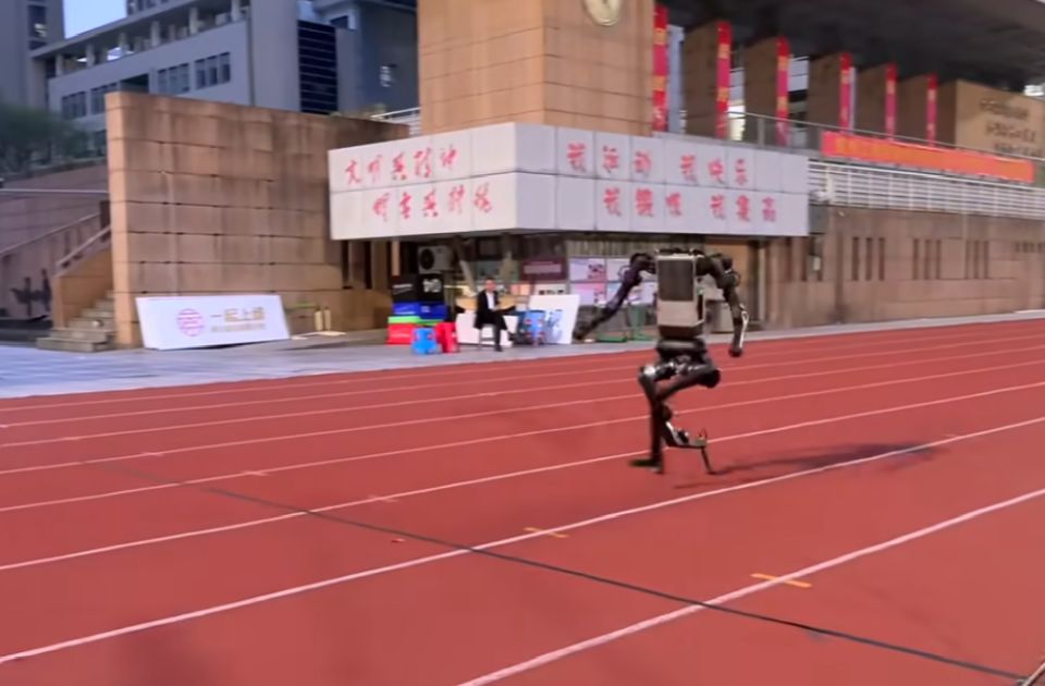 VIDEO: Kineski robot oborio svetski rekord - trči 10 metara u sekundi