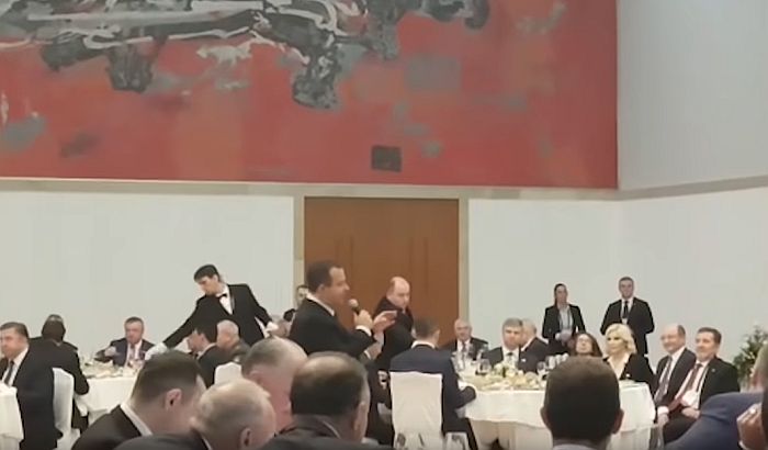 VIDEO: Dačić pevao "Kaljinku" Putinu