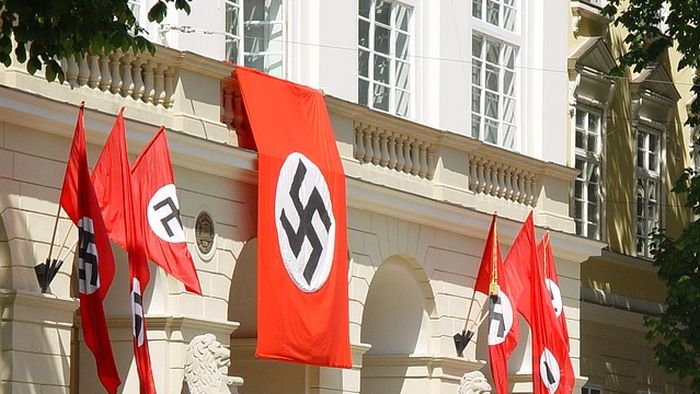 VIDEO: U Nemačkoj prvi put dozvoljena igrica sa kukastim krstovima i Hitlerom