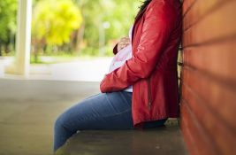 Trudnicama koje otvore bolovanje potrebno posebno odobrenje za odlazak iz zemlje?