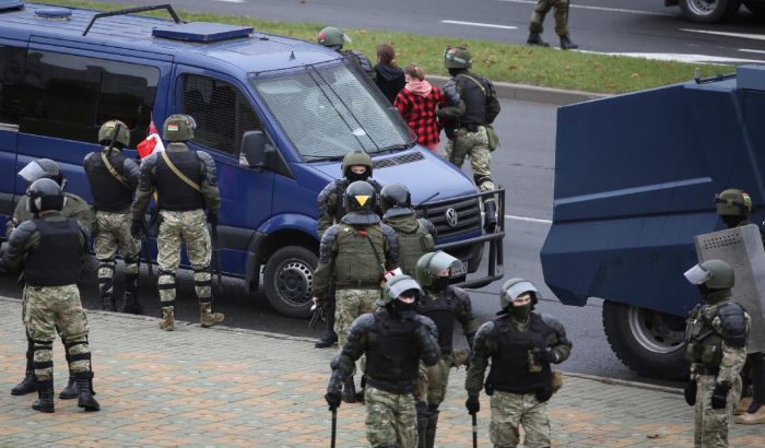 Javne ličnosti i novinari među 1.000 uhapšenih na protestima u Belorusiji