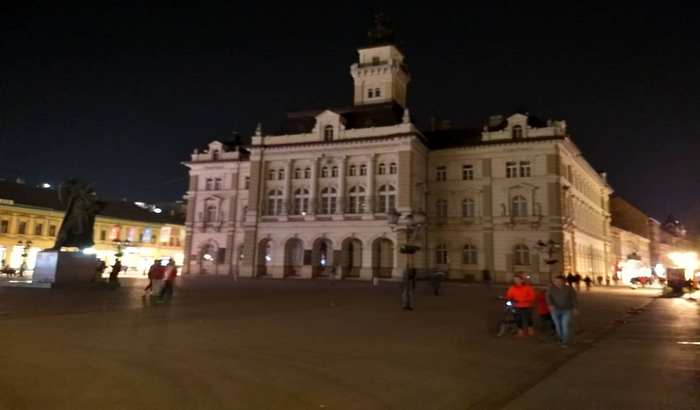 FOTO: Novi Sad "u mraku" u sklopu globalne akcije "Sat za našu planetu"