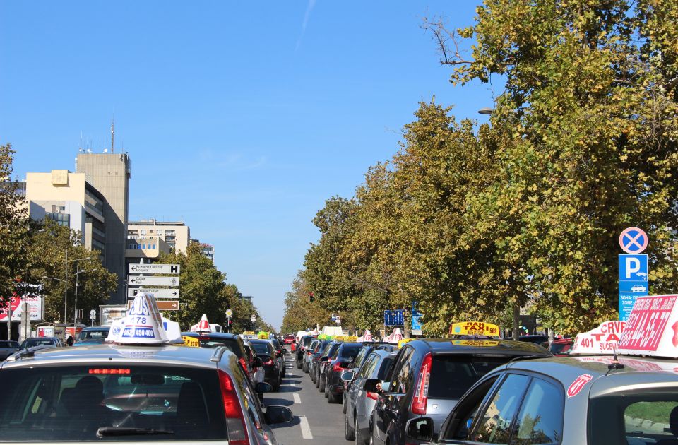 Tri lica taksi prevoza u Novom Sadu: Koliko treba, a koliko zapravo košta taksi prevoz?