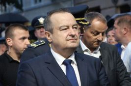 Dačić o trobojkama i crkvi na Limanu: Kome to smeta - ima poremećen sistem vrednosti