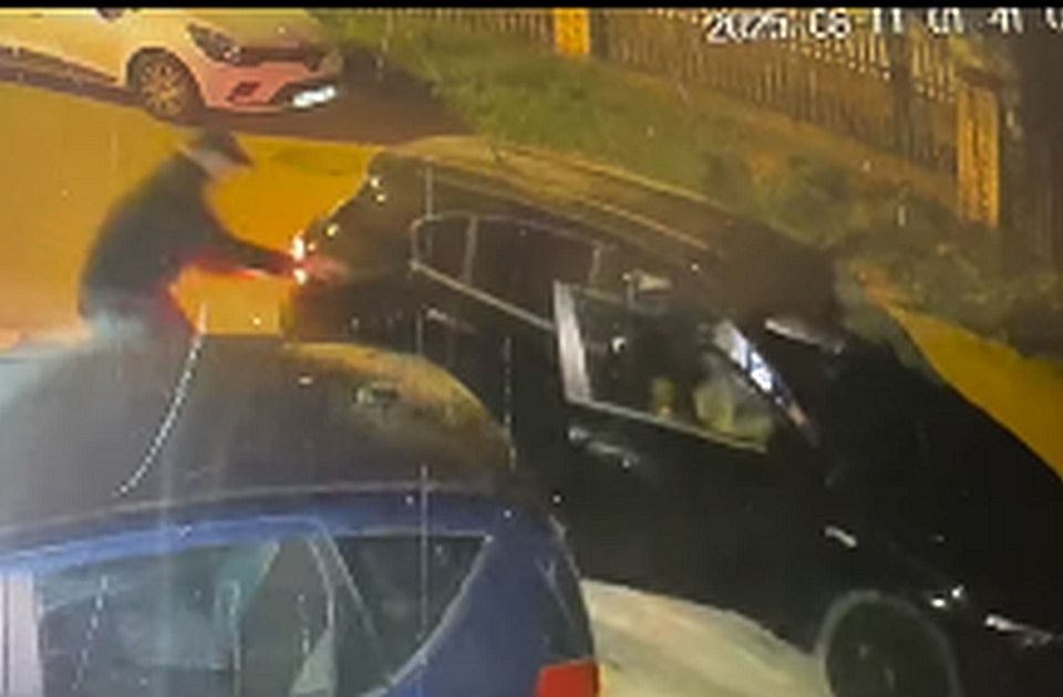 VIDEO: Snimak osoba koje su gađale kuću komšije Miše Bačulova - fantomka, kačket, kapuljača