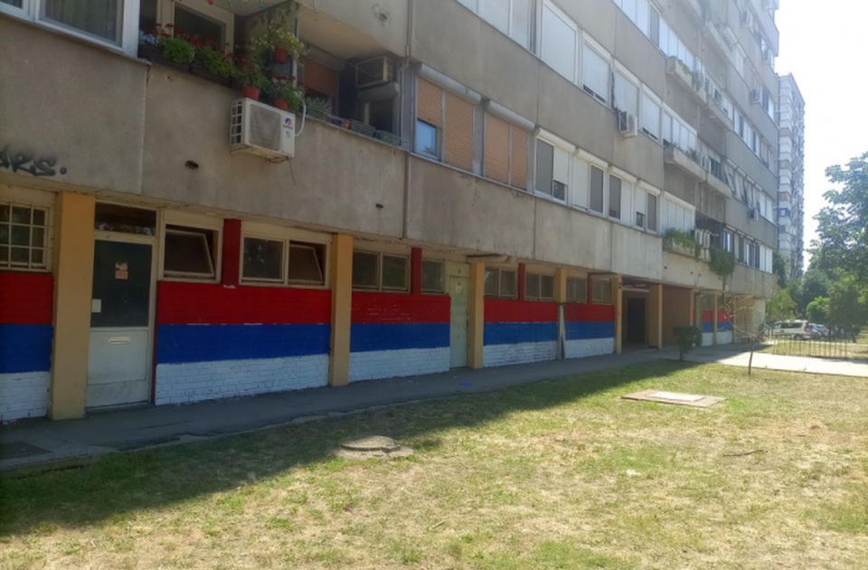 Vučić o crtanju trobojki po zgradama u Novom Sadu: Protiv su oni koji mrze srpsku zastavu