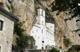 Policajci pešače do Ostroga - skupljaju novac za lečenje dvoje dece 