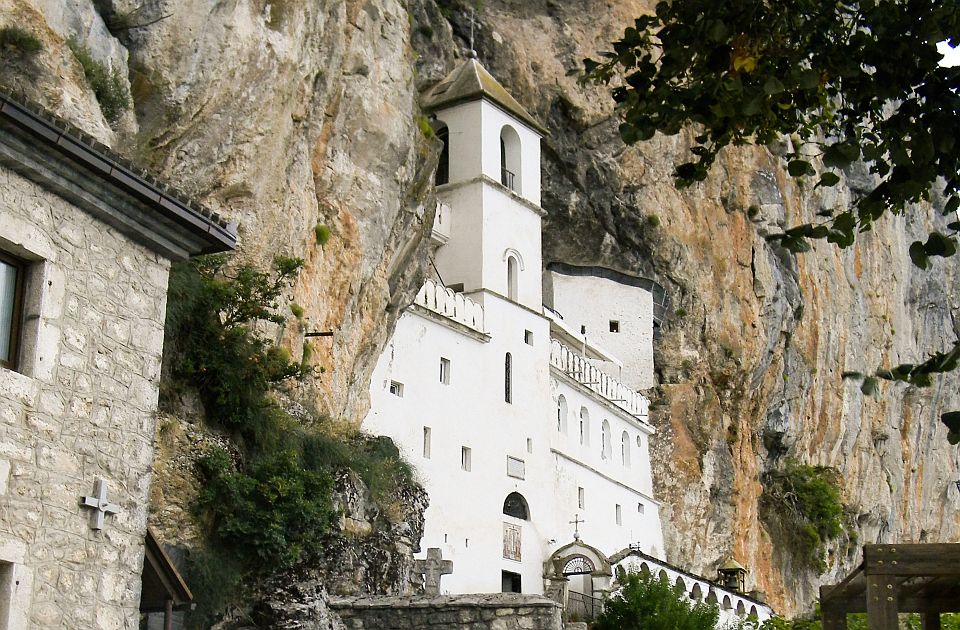 Policajci pešače do Ostroga - skupljaju novac za lečenje dvoje dece 