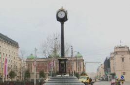 Kako je Šapić najavio: Sat od sedam i po tona postavljen na Trgu republike u Beogradu