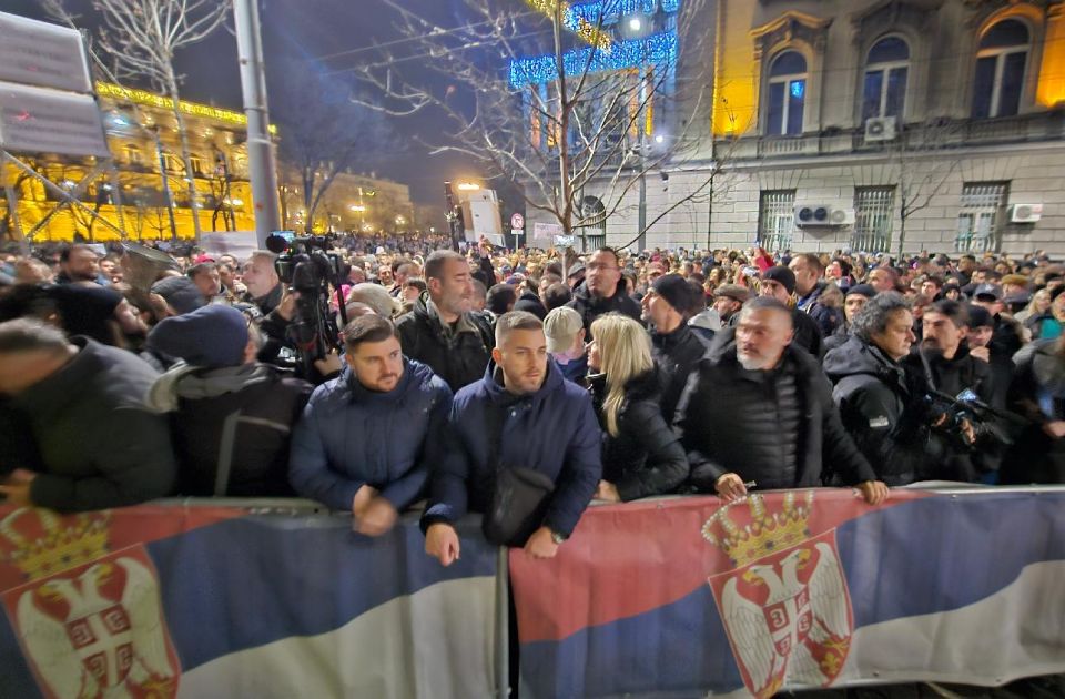 VIDEO: Protest koalicije "Srbija protiv nasilja": Tepić i Aleksić počeli štrajk glađu