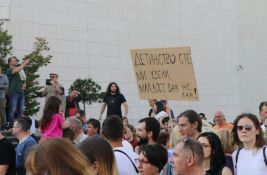 U petak novi protest u Novom Sadu: Šetnja do sedišta policije, performans 