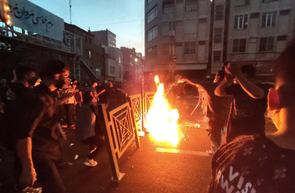 Reper u Iranu osuđen na šest godina zatvora zbog podrške protestima