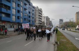 VIDEO Skup podrške Hrki i Jaćimovićima: Novosadski srednjoškolci u protestnoj šetnji ka Banovini