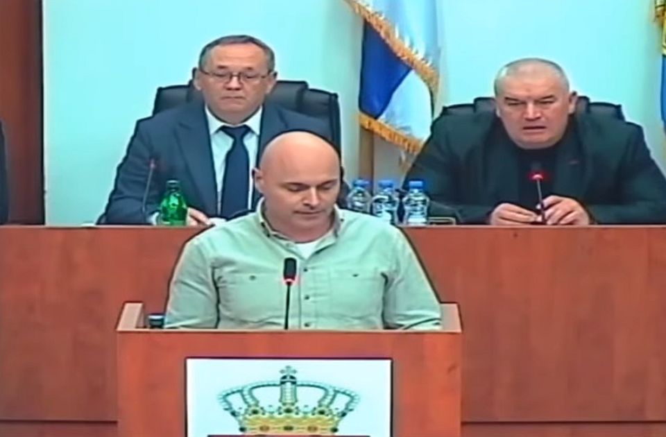 VIDEO Odbornik Skupštine Leskovca nakon zakletve vratio mandat: "Neću da budem deo korumpiranog sistema"