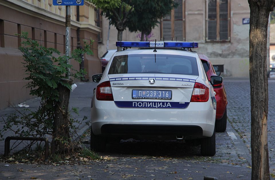 Mladić iz Rume uhapšen zbog amfetamina i digitalne vagice