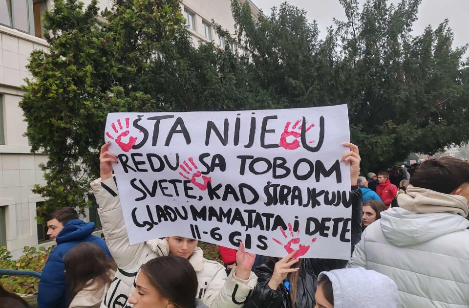 Subotičani organizovali protest podrške Hrki i Jaćimovićima: "Digni glas, traži spas"