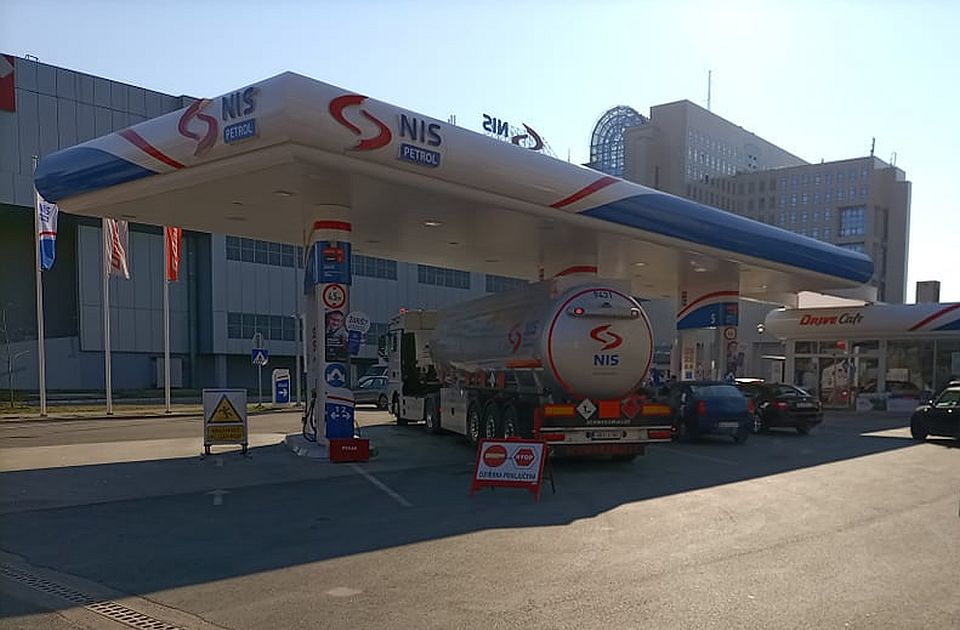 NIS: Na benzinskim pumpama minimalne količine gotovine, imaju "drop kase"