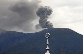 VIDEO: 11 planinara stradalo u erupciji vulkana u Indoneziji