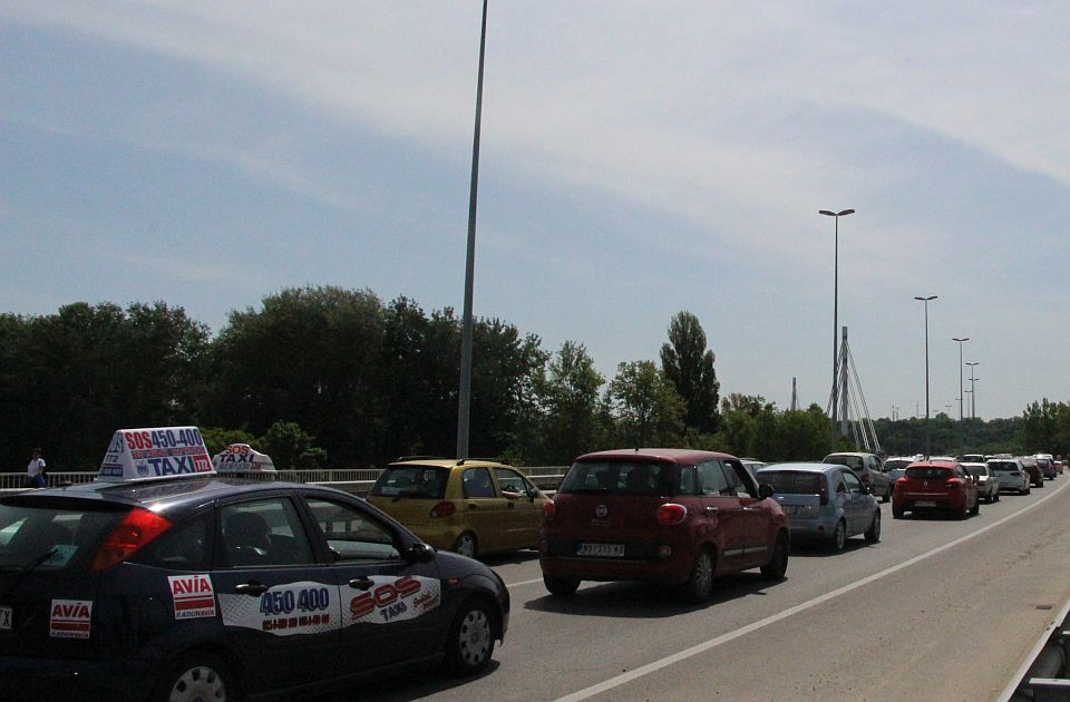Udesi i gužve: Šta se dešava u saobraćaju u Novom Sadu