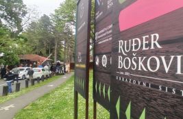 FOTO: Tinejdžerka u školi u Beogradu nožem posekla učenika i nastavnicu