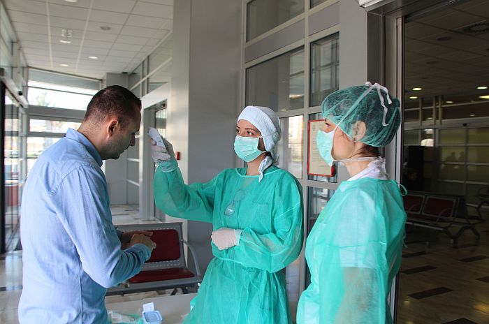 Korona u Srbiji: Skok broja umrlih, broj novozaraženih sličan jučerašnjem