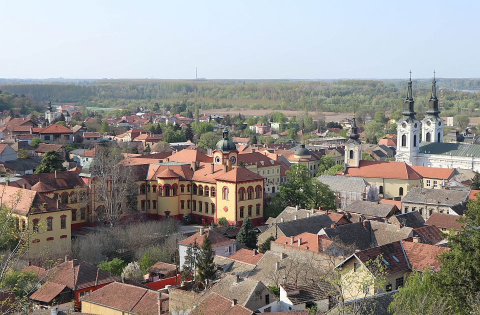 Izložba slika "Nebo nad Sremskim Karlovcima" u Muzeju Vojvodine