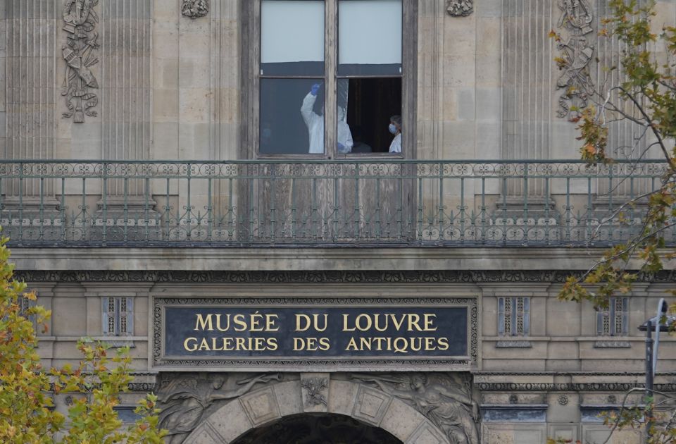 Parisko tužilaštvo: Lopovi iz Luvra ukrali osam neprocenjivih predmeta