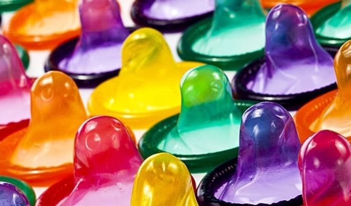 VIDEO: Ukrali 30.000 kondoma iz prodavnice seks igračaka